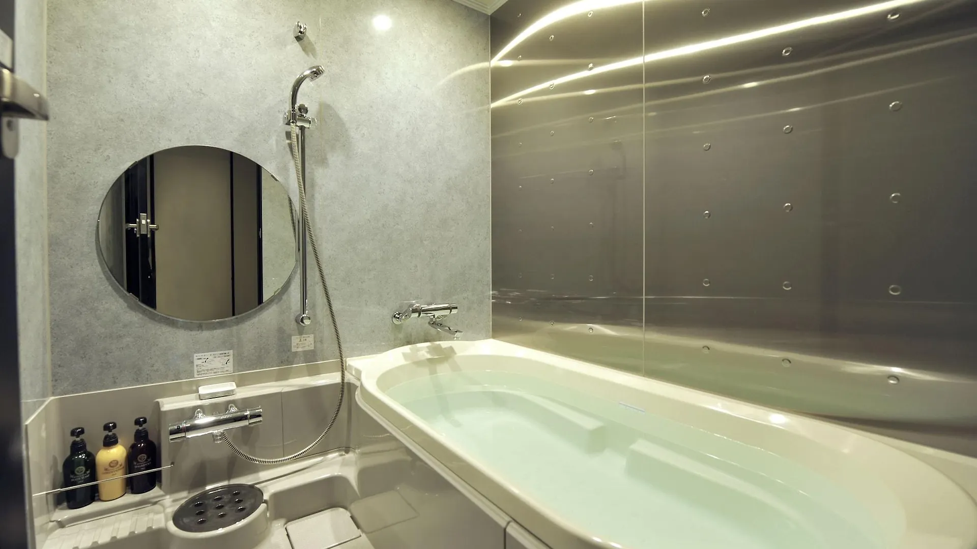 ****  Cross Hotel Osaka Japan