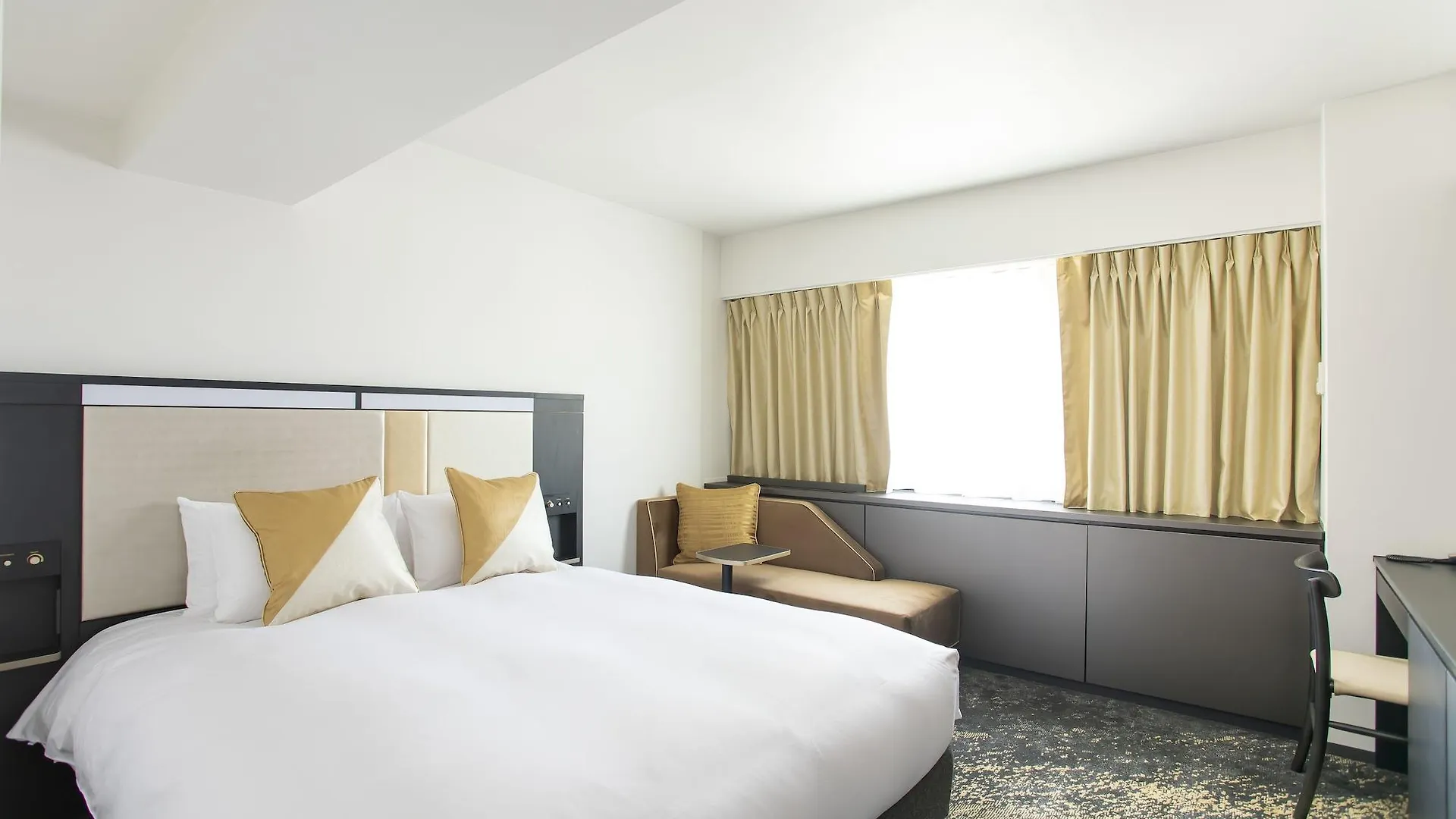 Cross Hotel Osaka