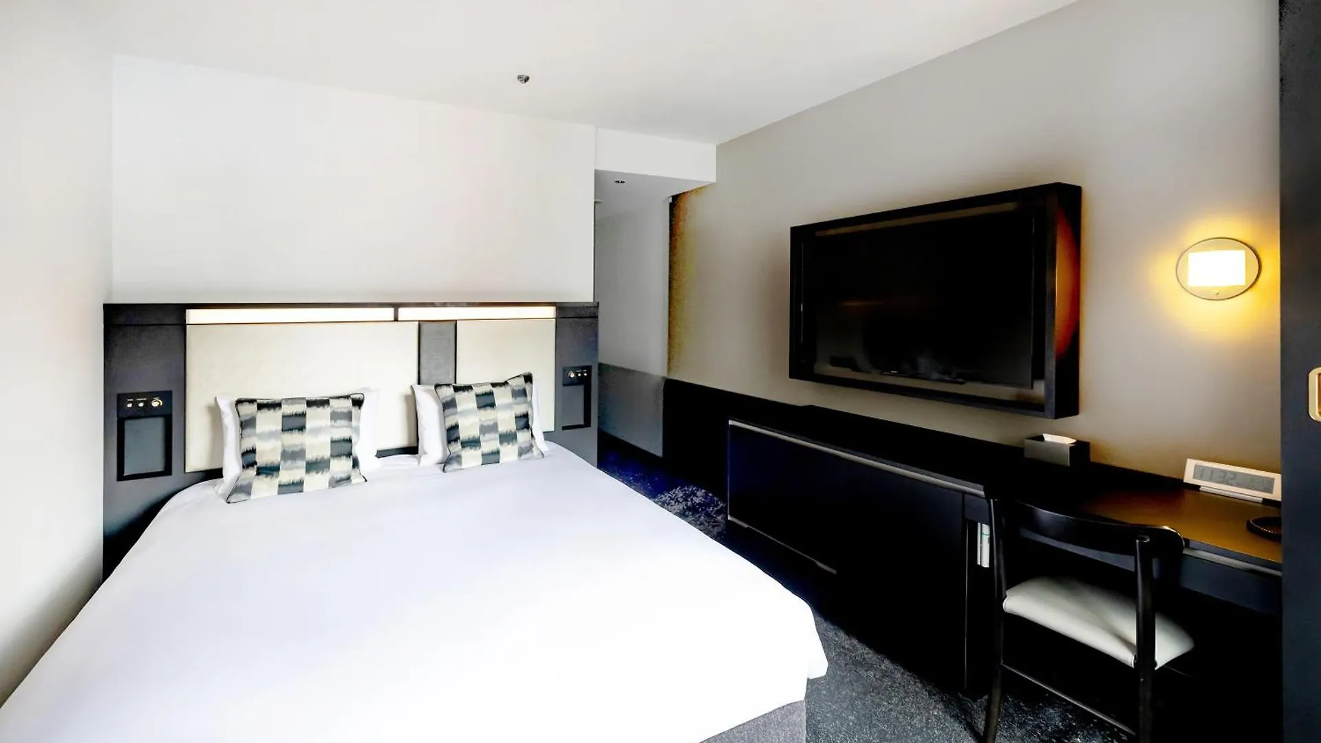 Cross Hotel Osaka