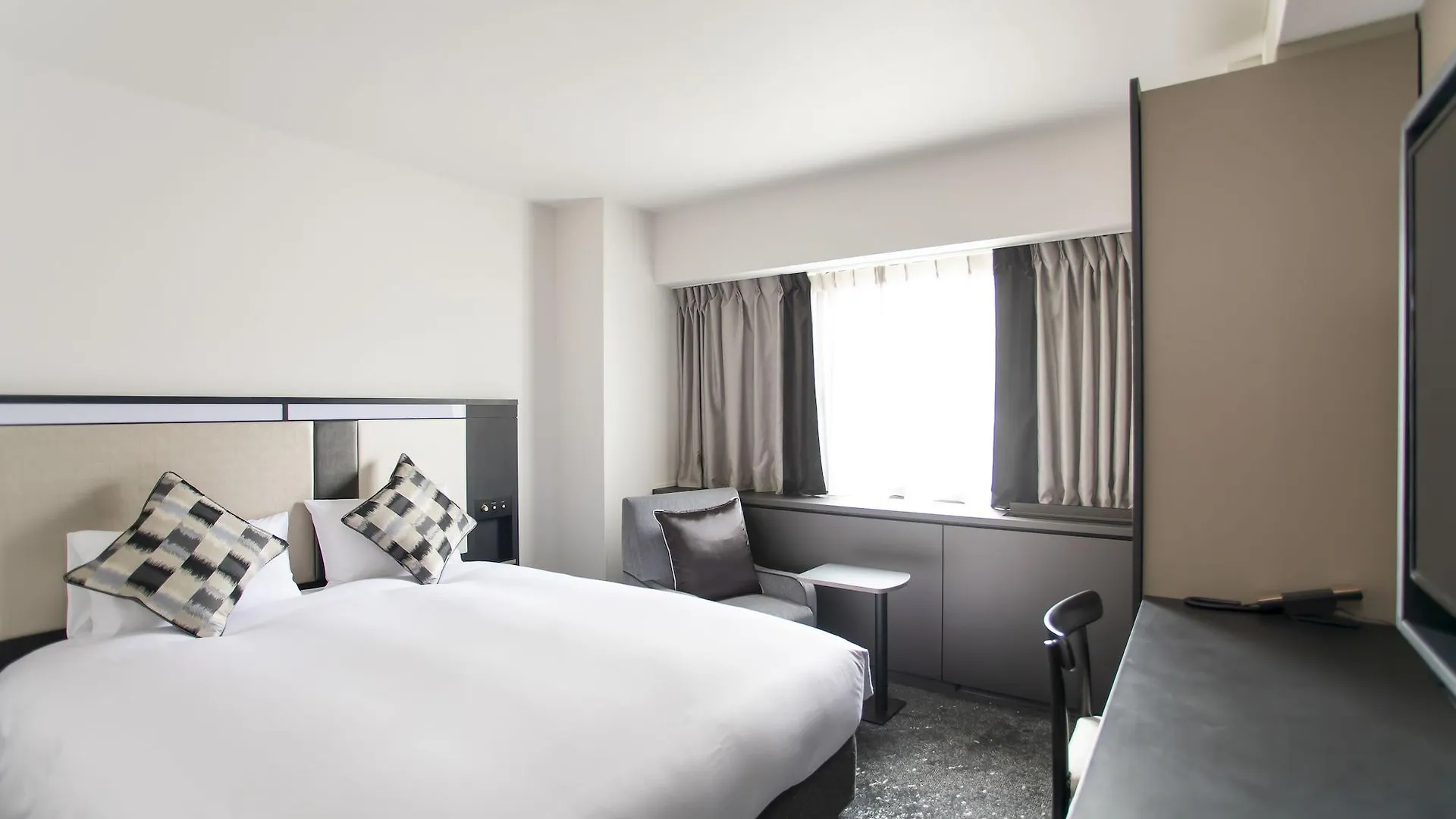 Cross Hotel Osaka