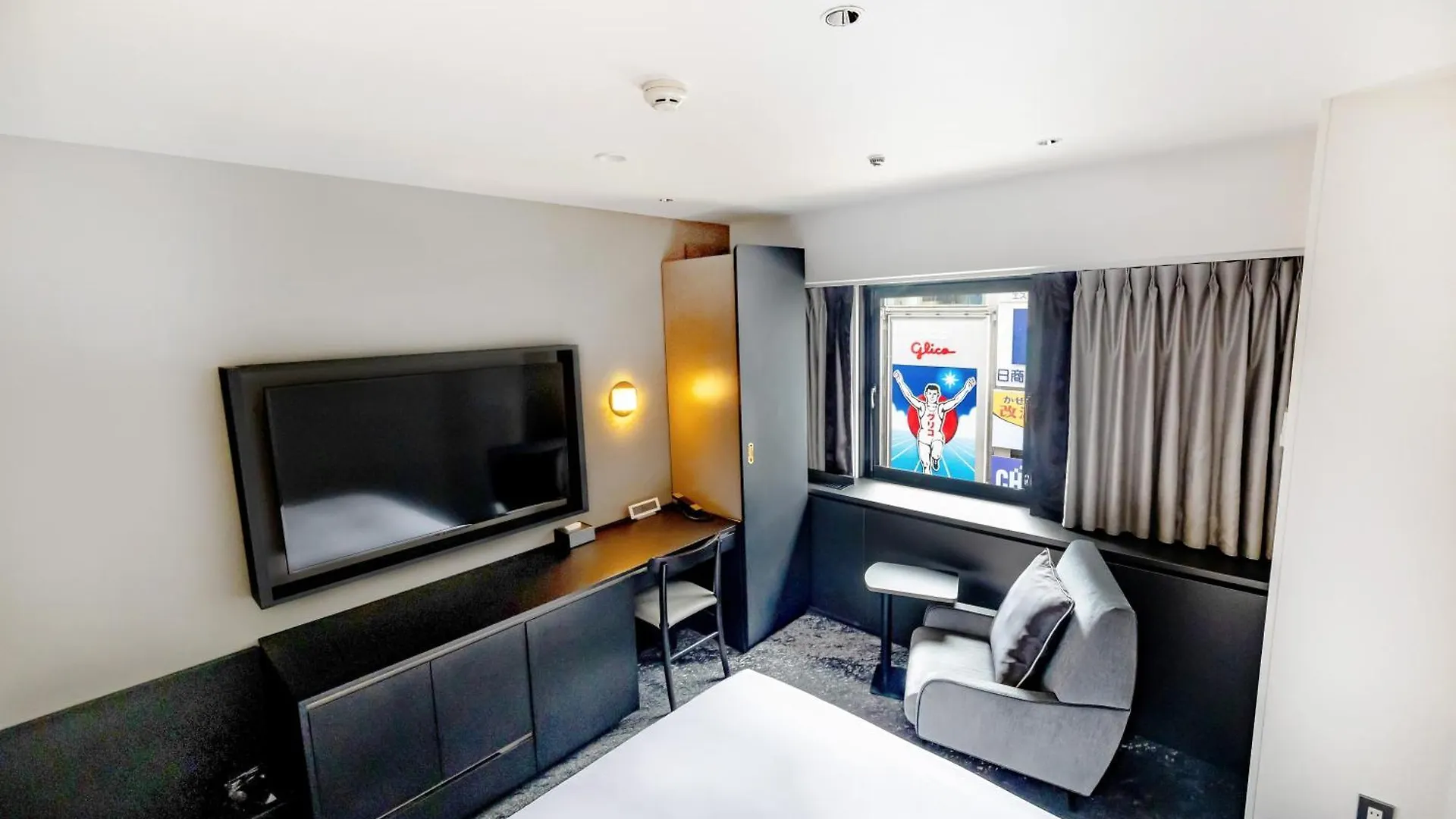 Cross Hotel Osaka 4*,  Japan