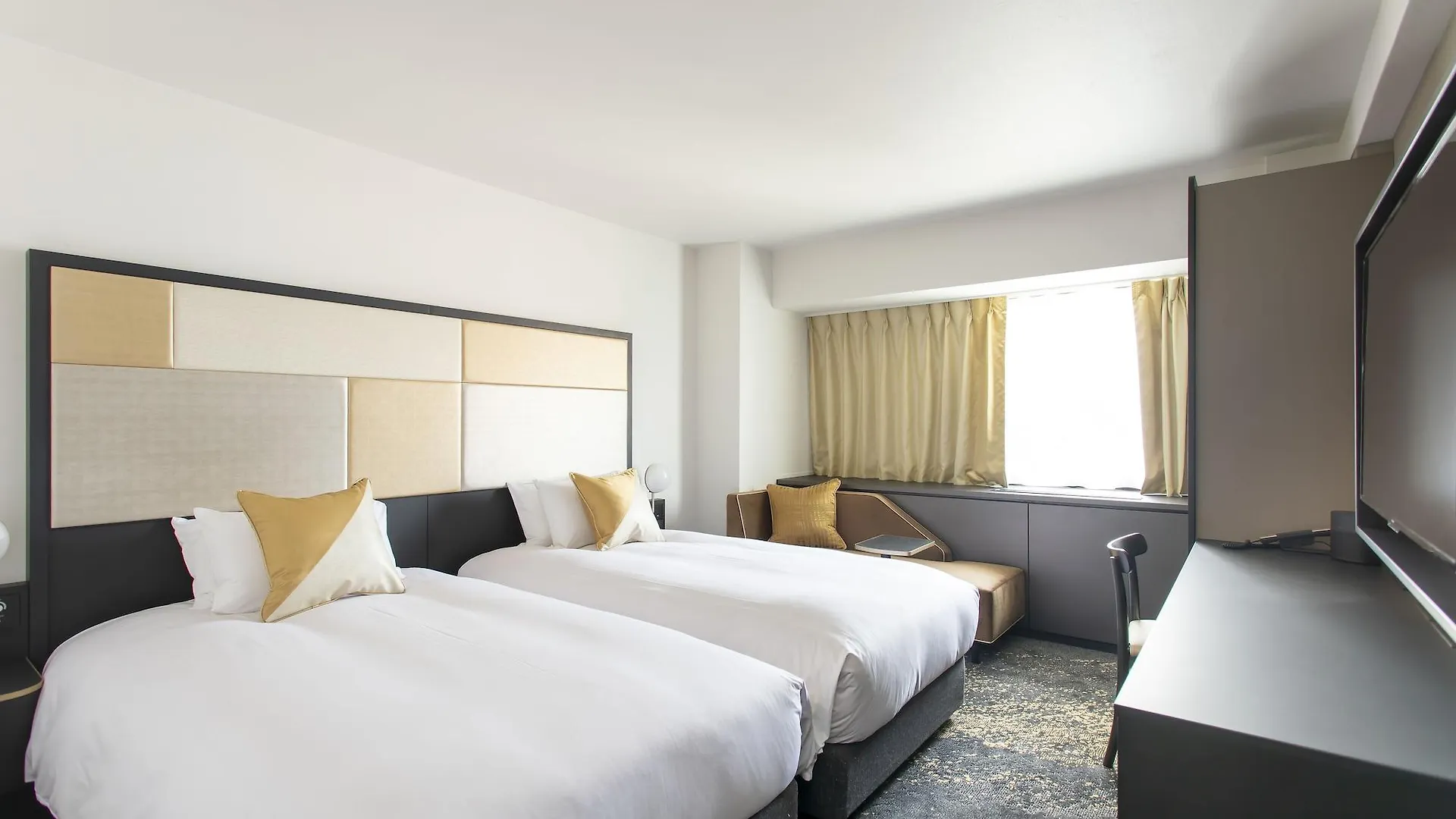 Cross Hotel Osaka
